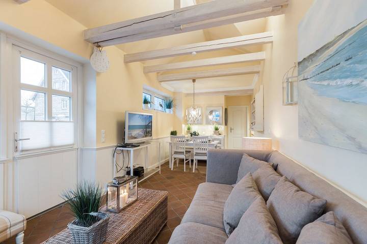 Ganze Wohnung, Zentrale Ferienwohnung für bis 4 Personen mit Terrasse und Wellnessbereich. in Westerland, Sylt (Gemeinde)
