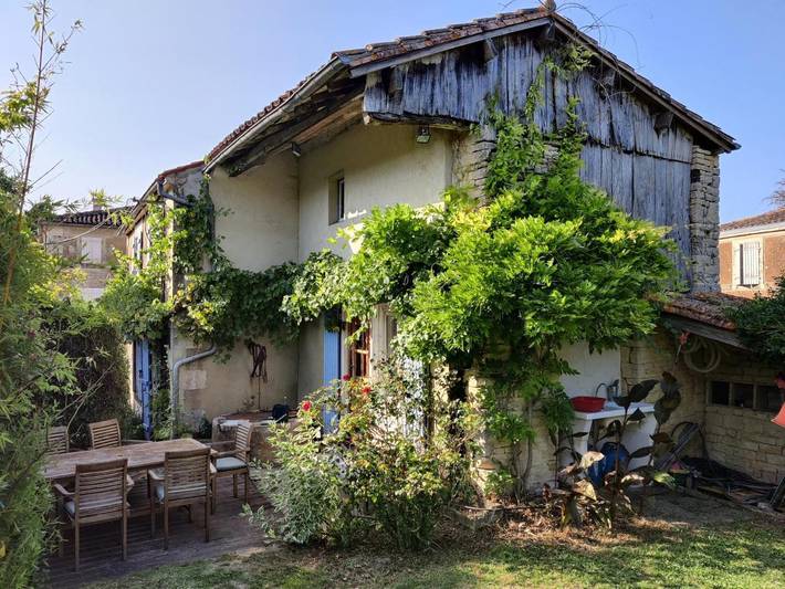 Location de vacances pour 6 personnes, avec terrasse et jardin, animaux acceptés à Arçais - 2