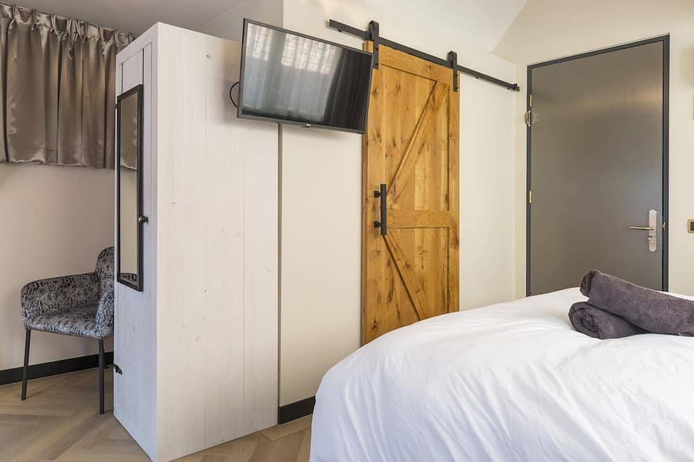 Geheel appartement, Onlangs gerenoveerd gebouw uit 1920 met queensize hotelbed, patio en gedeelde keuken. in Tilburg, Noord-Brabant