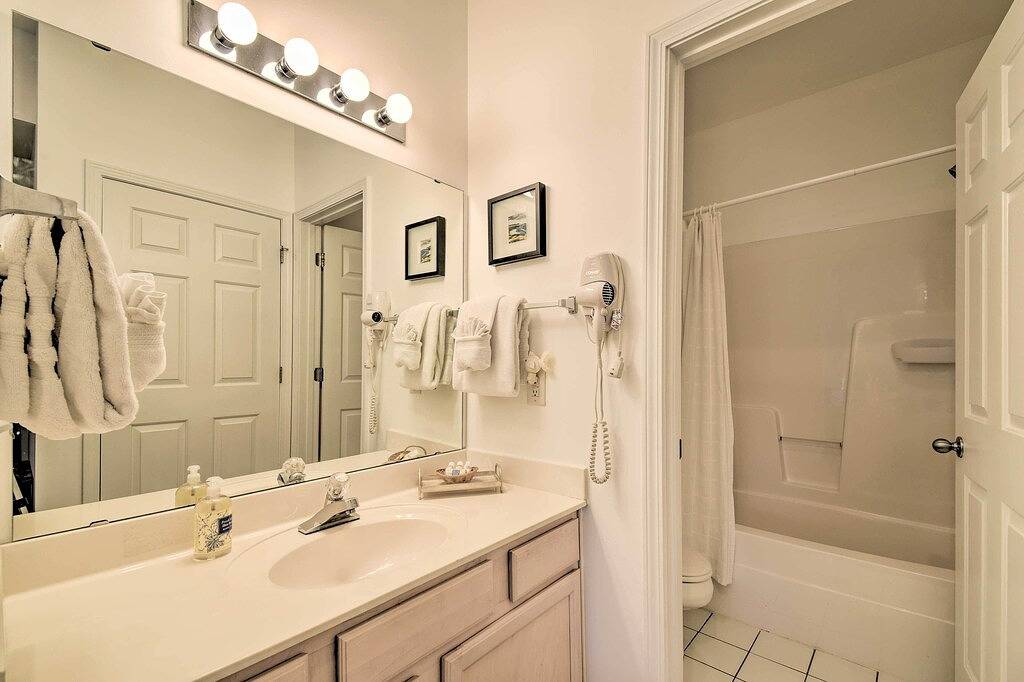 Ganze Wohnung, Sunset Beach Condo w / Golfplatz View-2 Mi zum Pier in Sunset Beach (NC), Brunswick County