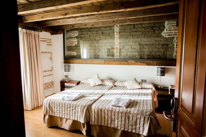 Casa de vacaciones para 32 personas, con piscina además de jardín y jacuzzi en Comarca de Ávila - 2