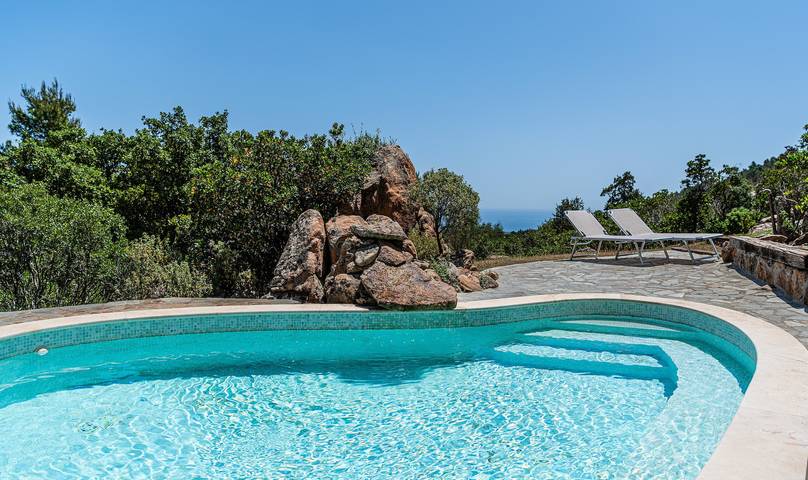 Holiday Home 'Villa Aquila Alta' with Sea View, Wi-Fi and Air Conditioning in Pula region, Cagliari-provinsen