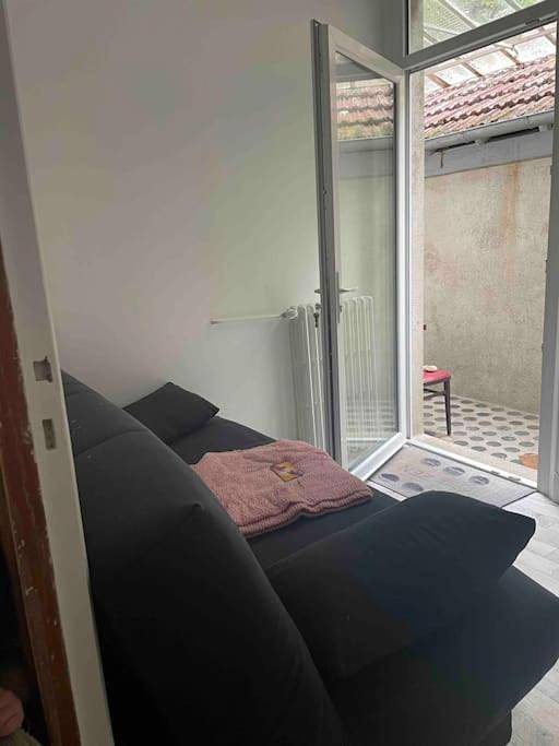 Appartement entier, Manornella, beaux volumes, grand garage idéal Mas du Clos in Aubusson, Région d'Aubussargues