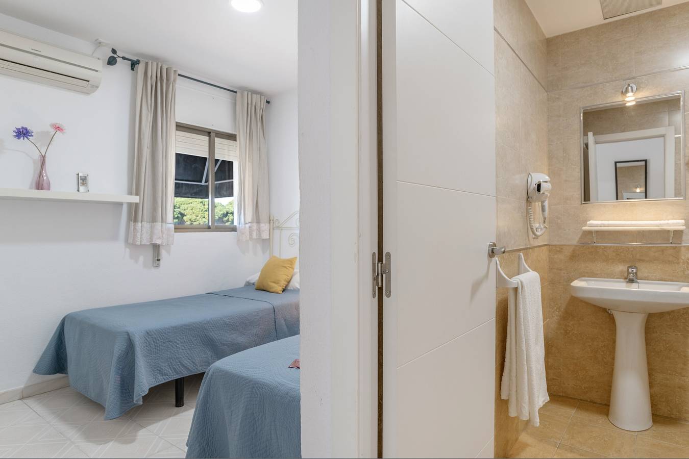 Apartamento entero, Habitación '108' con Wi-Fi y aire acondicionado in Barrio Nuevo, Conil de la Frontera