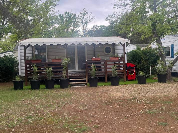 Camping pour 4 personnes, avec terrasse