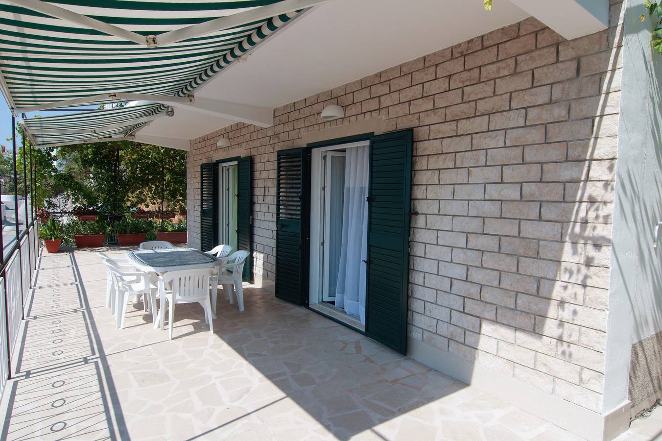 Cijeli apartman, Trosobni apartman s terasom i pogledom na more Pisak, Omiš A-1010-a in Pisak, Omiška rivijera