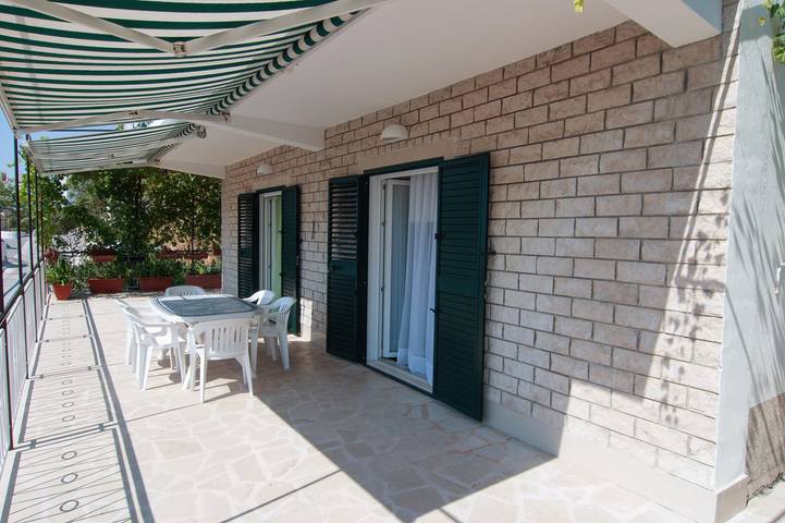 Ferienwohnung für 8 Personen, mit Balkon/Terrasse in Pisak