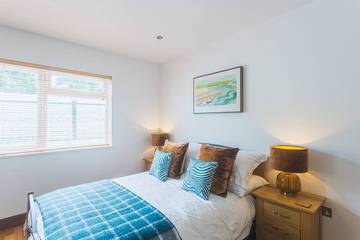 Holiday Home for 12 People in Mawgan Porth, Cornwall, Photo 3