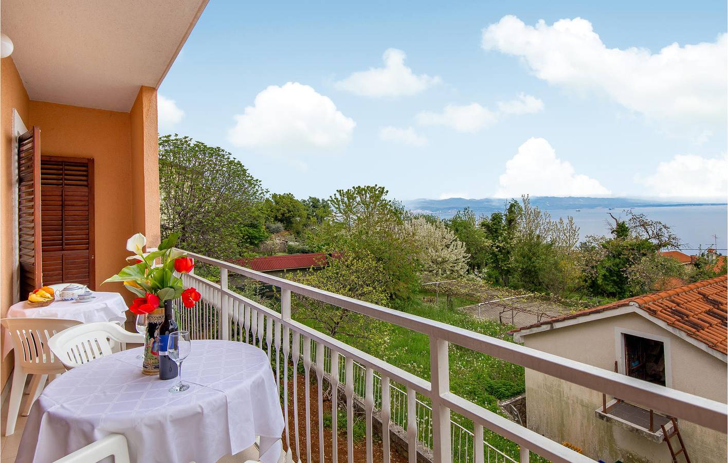 Ganze Ferienwohnung, Gemütliche 80 m² große Wohnung mit Terrasse, WLAN und Parkplatz in der Nähe des Hundestrands in Lovran, Opatija Riviera