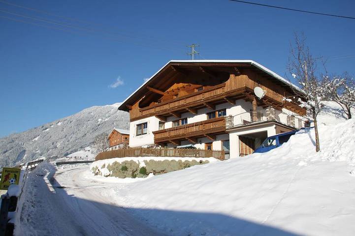Ferienwohnung für 5 Personen, mit Balkon und Garten sowie Pool - 1