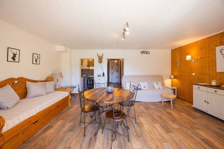 Appartement entier, Appartement « Les Cerfs » avec vue montagne, balcon et Wi-Fi in Aillon-le-Jeune, Région de Chambéry