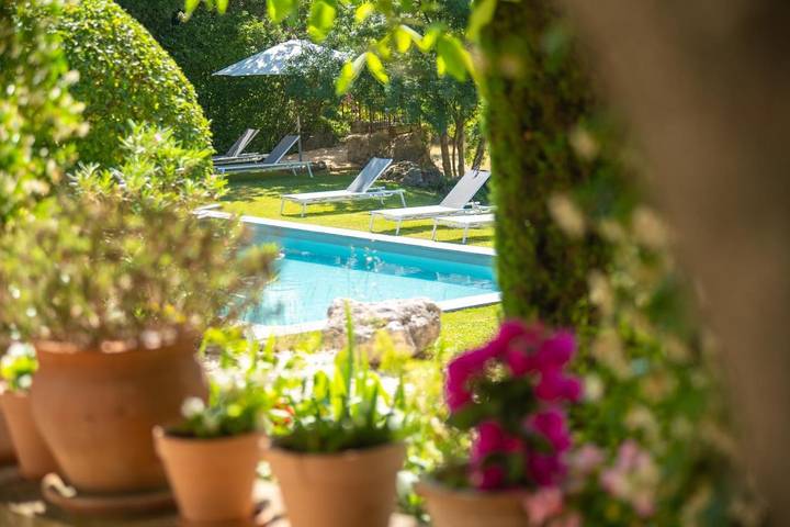Chambre d’hôte pour 4 personnes, avec Terrasse ainsi que Jardin et Piscine à La Garde-Adhémar