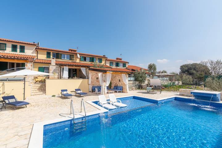 Villa pour 10 personnes, avec piscine à Barbariga - 3