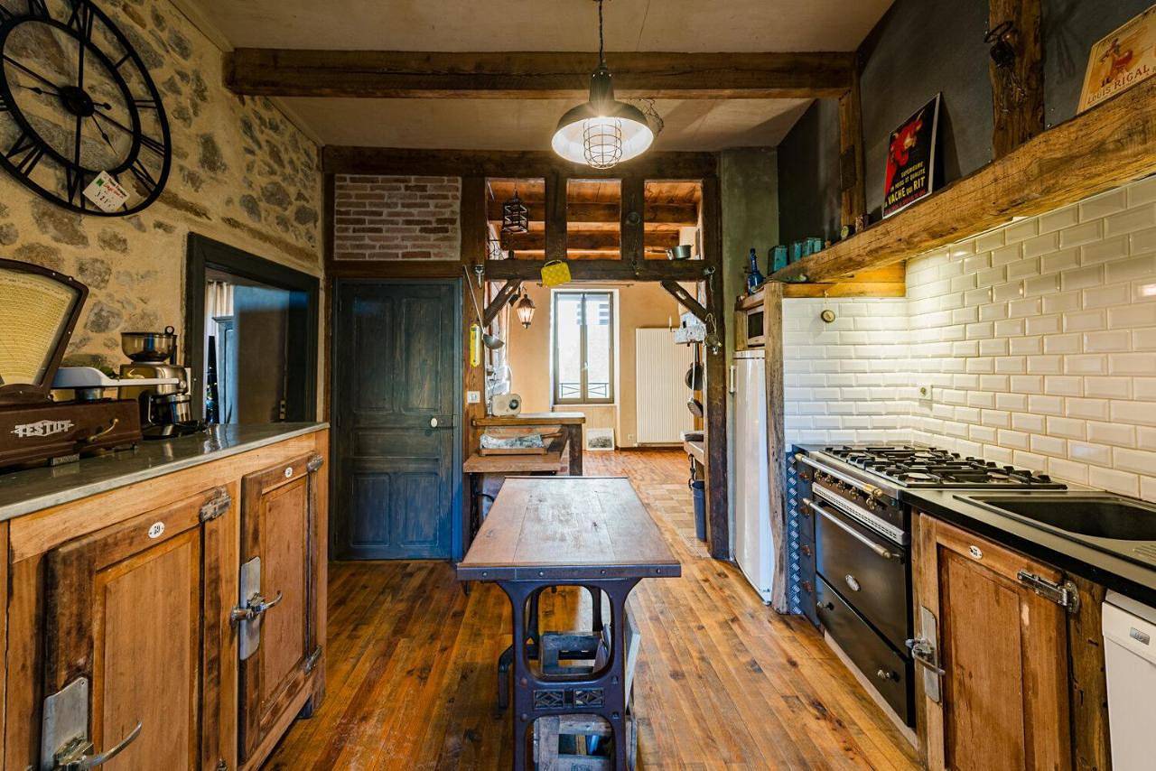 Four-Bedroom House in Peyrusse-le-Roc, Aveyron