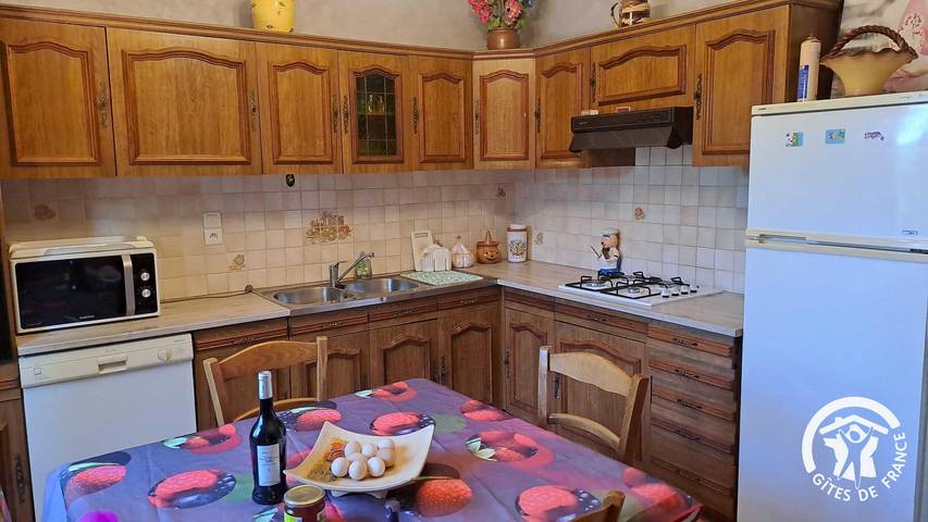 Gîte pour 4 personnes, avec terrasse à Montredon-Labessonnié - 2