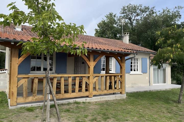 Location de vacances pour 6 personnes, avec jardin, animaux acceptés à Échourgnac