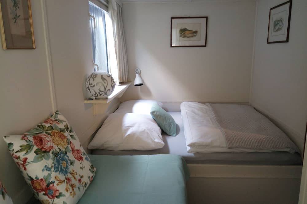 Bootshaus auf dem Schwarzer See in Schwarz, Mecklenburgische Seenplatte