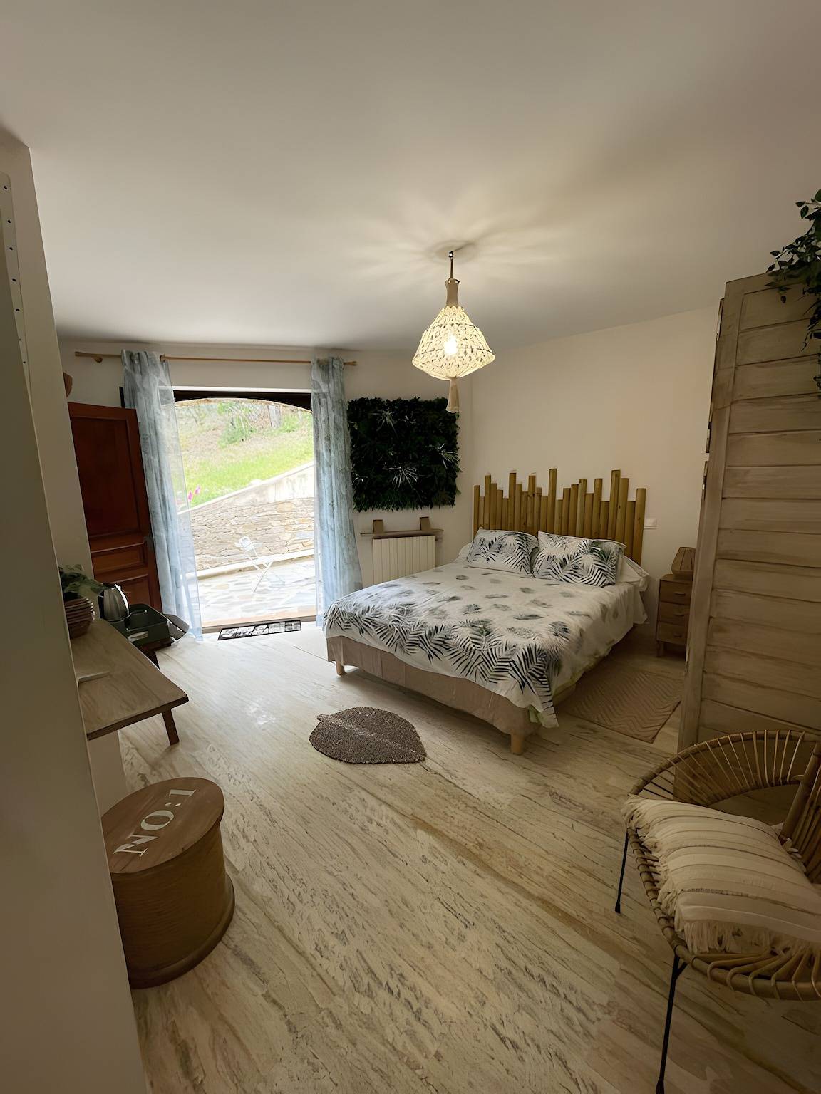 Bed and Breakfast 'Chambre Nature' con piscina, giardino condivisi e Wi-Fi in Hyeres, Parco nazionale di Port-Cros