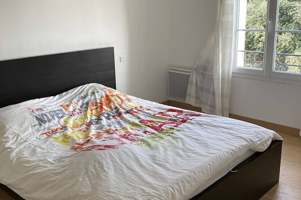 House with swimming pool and wooded garden sleeps 6 in Saint-Didier, Parque natural regional del Mont Ventoux