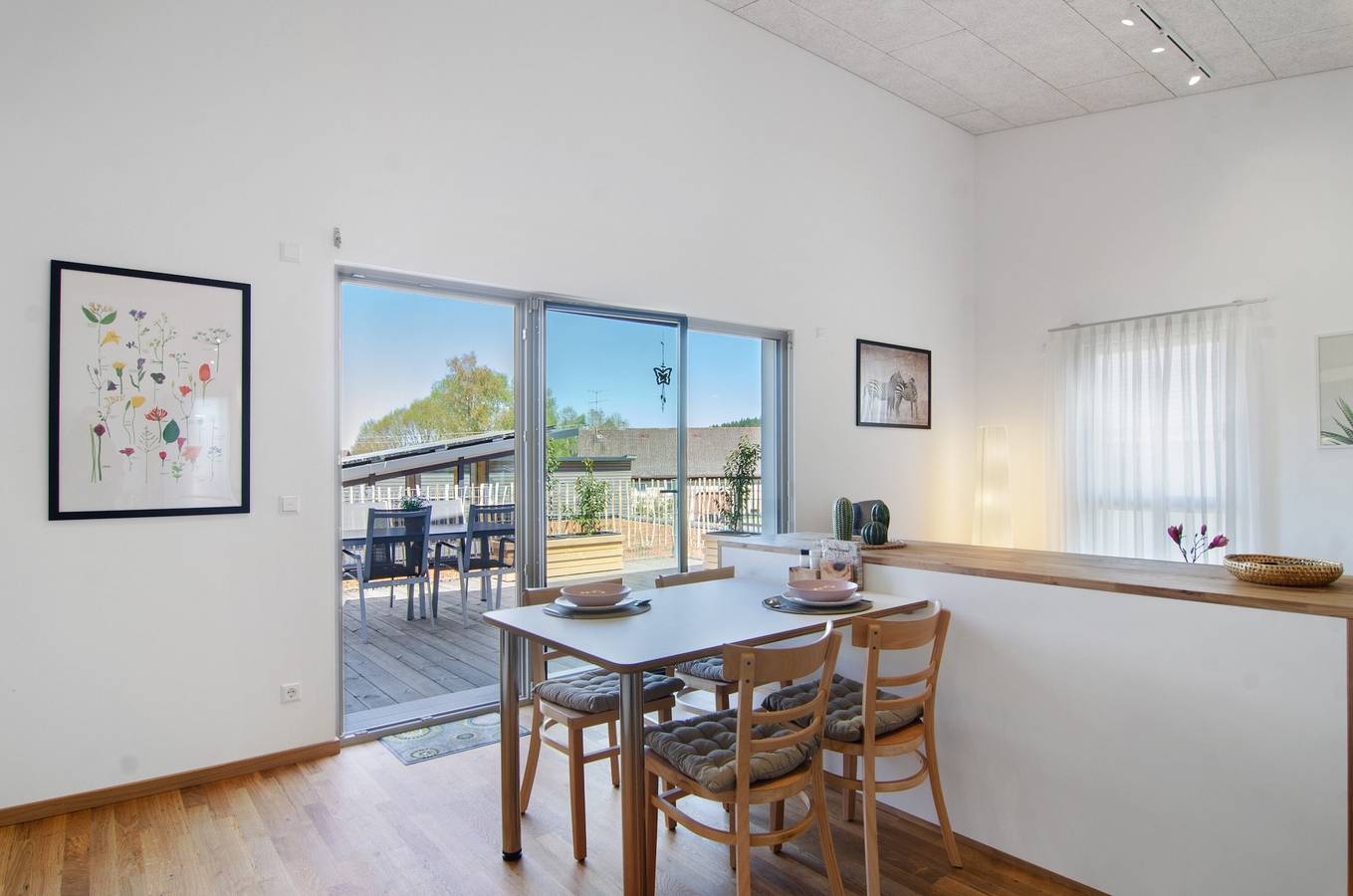 Entire apartment, Deluxe Apartment 'Zeder' with Shared Terrace, Balcony and Wi-Fi in Pfullendorf, Region Bodensee-Oberschwaben