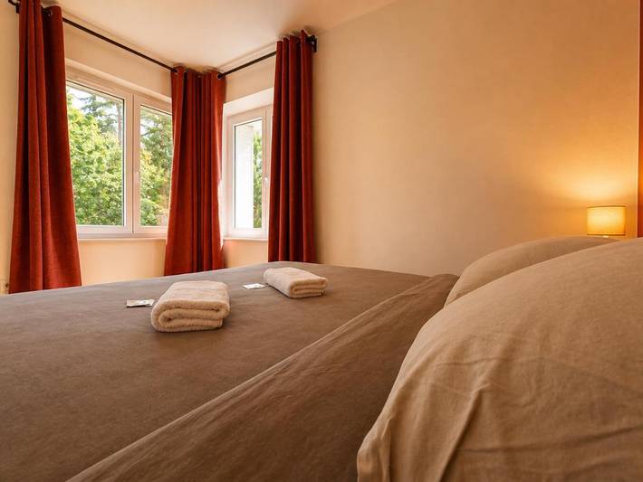 Location de vacances pour 2 personnes, avec jardin et terrasse ainsi que vue et piscine à Puichéric - 3