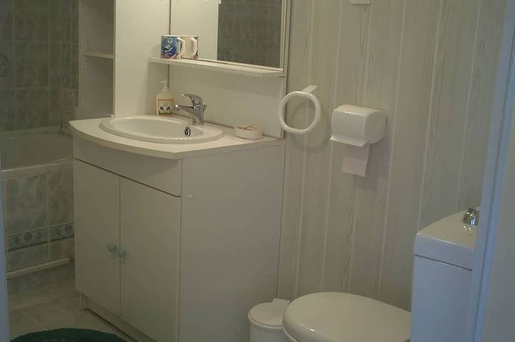 Gîte pour 4 personnes, avec jardin et terrasse dans Plage Font Brun Carqueiranne - 4