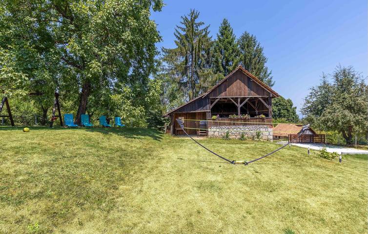 Ferienhaus für 5 Personen, mit Whirlpool und Terrasse sowie Garten und Ausblick