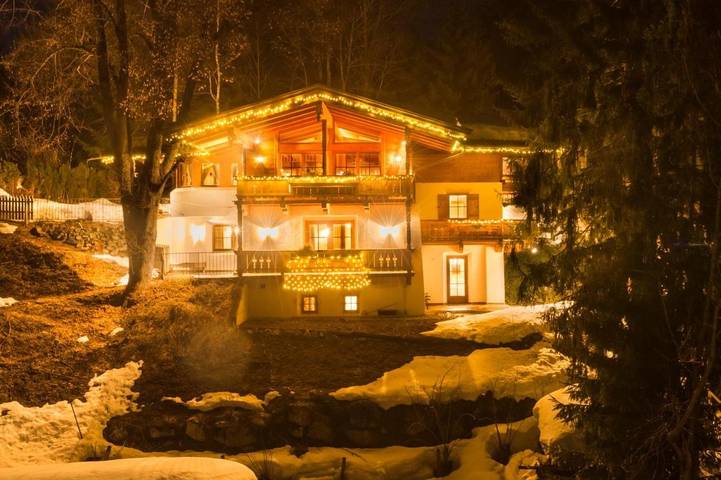 Chalet für 10 Personen, mit Garten und Ausblick sowie Pool und Sauna, kinderfreundlich - 1