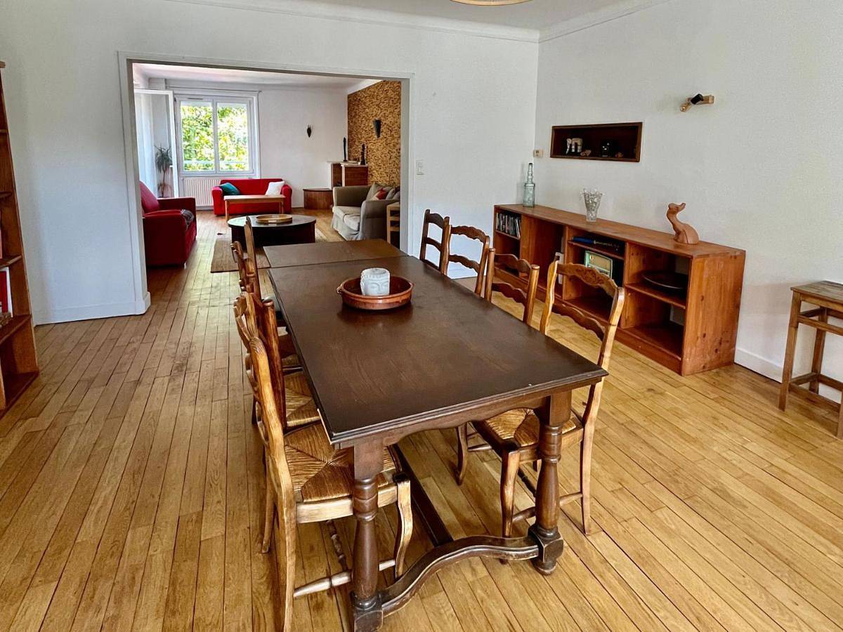 Five-Bedroom House in Saint-Sébastien-sur-Loire, Région de Nantes