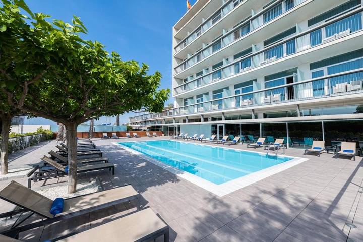 Hotel für 3 Personen, mit Balkon und Terrasse sowie Garten und Pool in Mataró