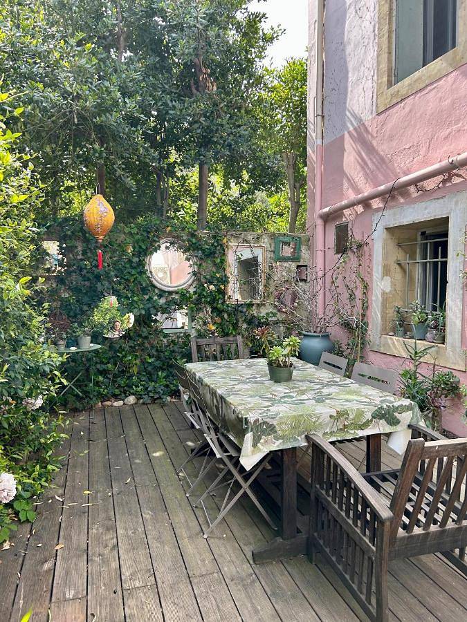 Chambre d’hôte pour 2 personnes, avec vue ainsi que jardin et terrasse à Arles - 2