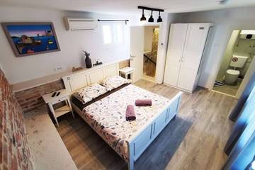 Villa for 8 People in Split, Split-Dalmatia, Photo 1