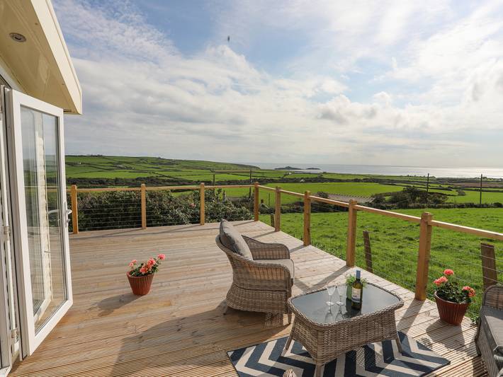 Caravan for 4 people, with Garden in Wales
