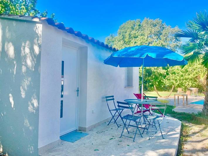 Gîte pour 2 personnes, avec piscine ainsi que terrasse et jardin à Simiane-Collongue - 2