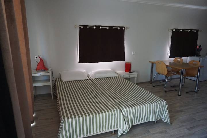 Gîte pour 4 personnes, avec terrasse dans Office De Tourisme De Millau
