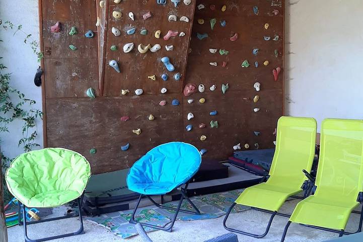 Location de vacances pour 7 personnes, avec terrasse et jardin dans Recloses