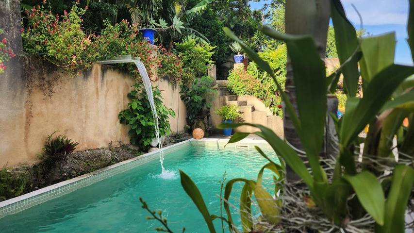 Casas e apartamentos de temporada para 2 pessoas, com vista e jardim e ainda piscina em Laranjeiras