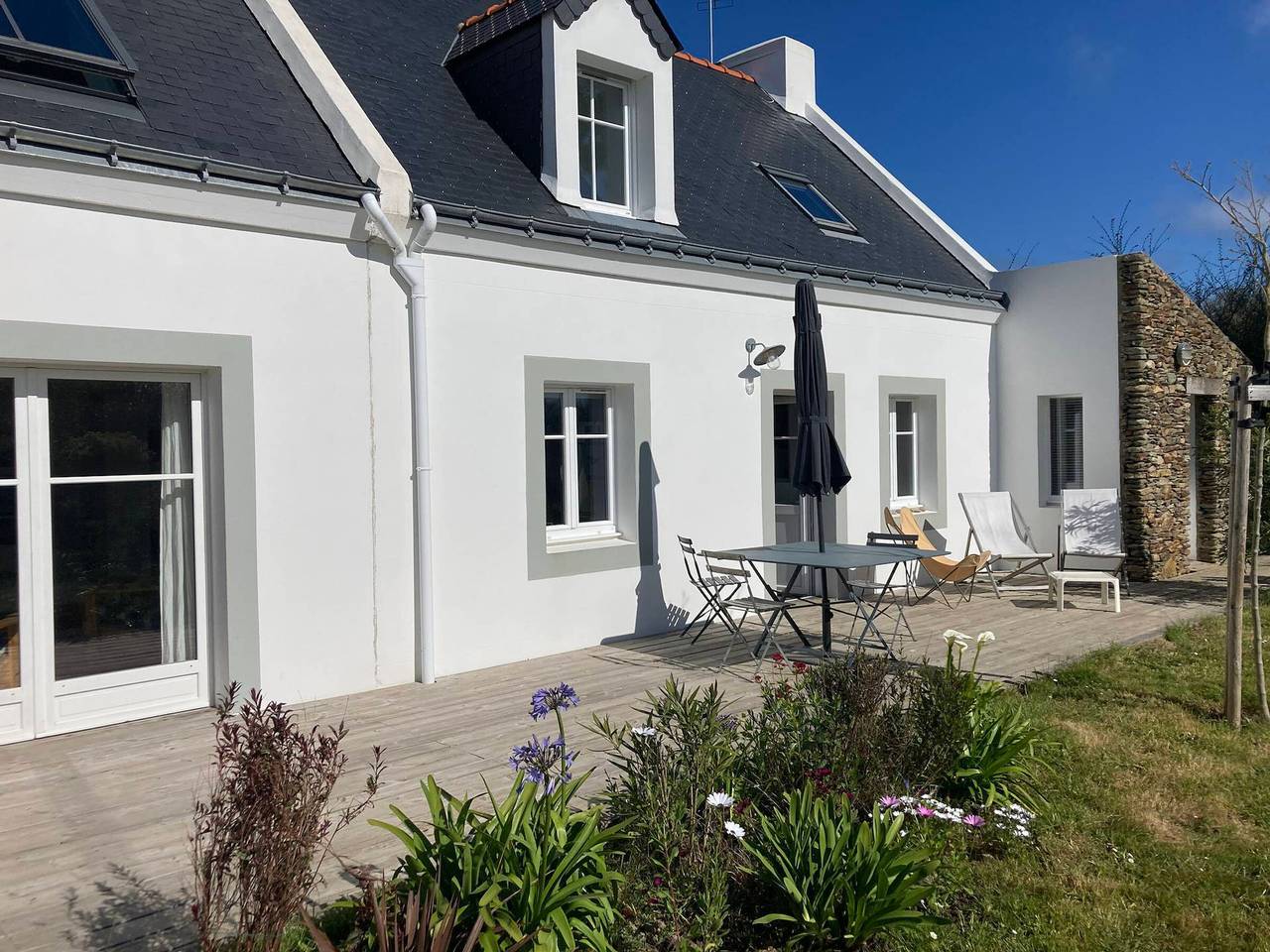 Casa moderna a 1 km de la playa, no se admiten mascotas in Locmaria, Côte des Mégalithes