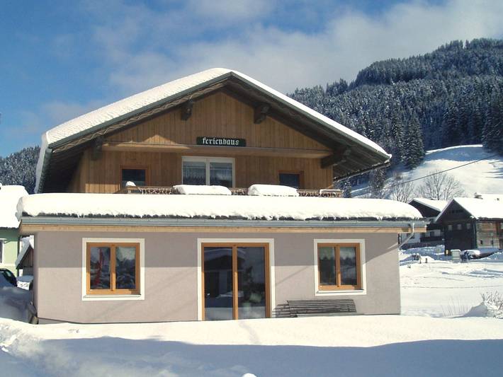 Ferienwohnung für 4 Personen, mit Terrasse und Garten, kinderfreundlich in Gosau