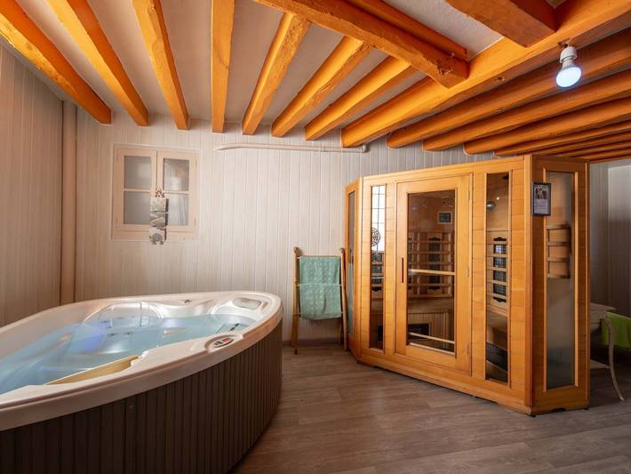 Ferme rénovée avec sauna et jacuzzi, 1h de Paris, idéale pour familles et stages, proche de la nature in Boisseaux, Pithiviers und Umgebung