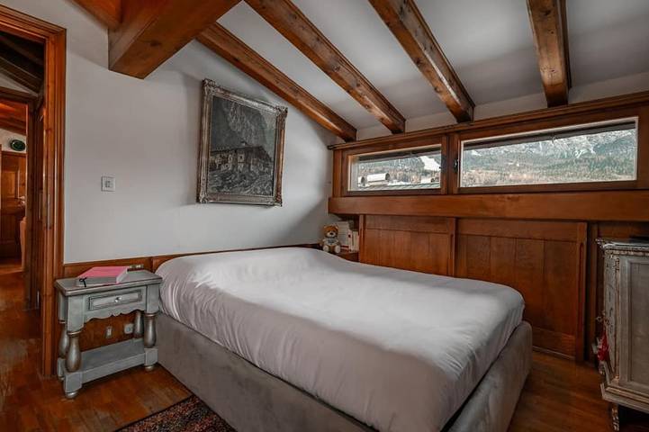 Ganze Wohnung, GuestHost - Charmante 45 qm Wohnung, mit feinen Holzdetails und Bergblick, ideal für zwei Gäste, im 4. Stock eines charakteristischen Gebäudes. Die Unterkunft liegt im Herzen von Cortina, entlang der berühmten Corso Italia, 7 Minuten zu Fuß in Cortina d'Ampezzo, Dolomiti Superski