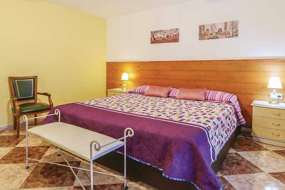 Fantastic vacation home, Large private pool, Free Wifi in Pineda de Mar, Costa del Maresme