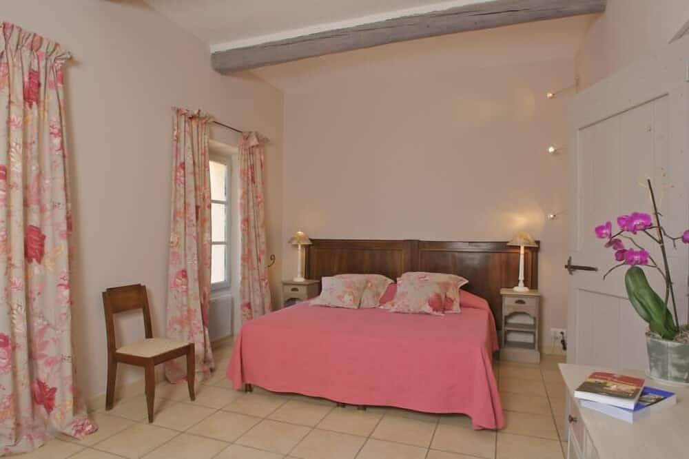 A comfortable flat in a wine region in Saint-Hippolyte-le-Graveyron, Parc naturel régional du Mont-Ventoux