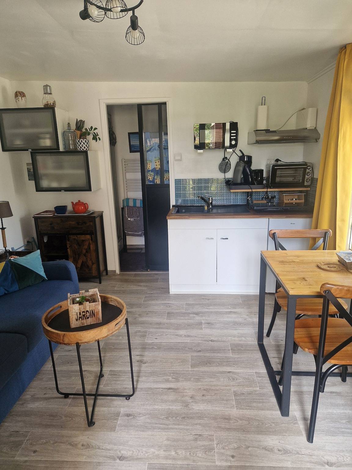 Estudio entero, Estudio «Le P'tit Bécot De Paimpol» con terraza privada, jardín privado y Wi-Fi in Paimpol, Côte de Goëlo