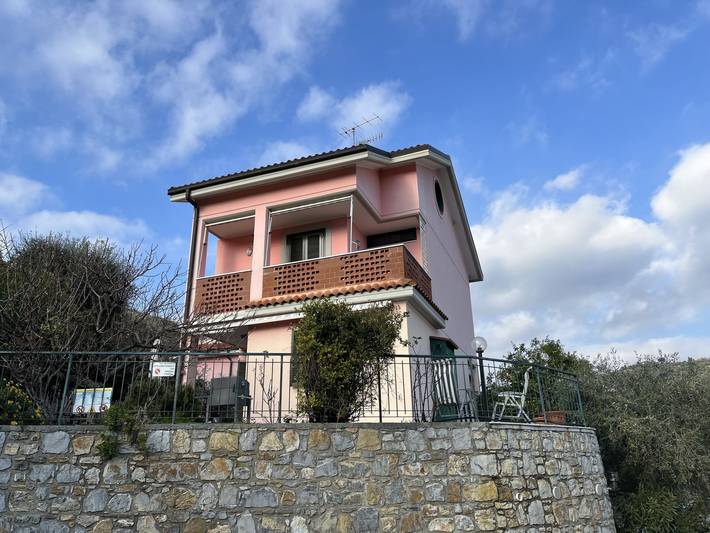 Ferienhaus für 6 Personen, mit Terrasse und Garten, mit Haustier in Dolcedo
