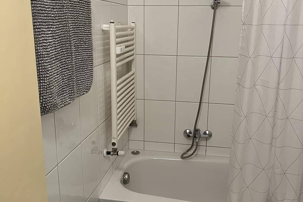 Ganze Wohnung, Helle 2-Zimmer Ferienwohnung mit Süd-Terrasse in fantastischer Aussichtslage in Mösern, Telfs