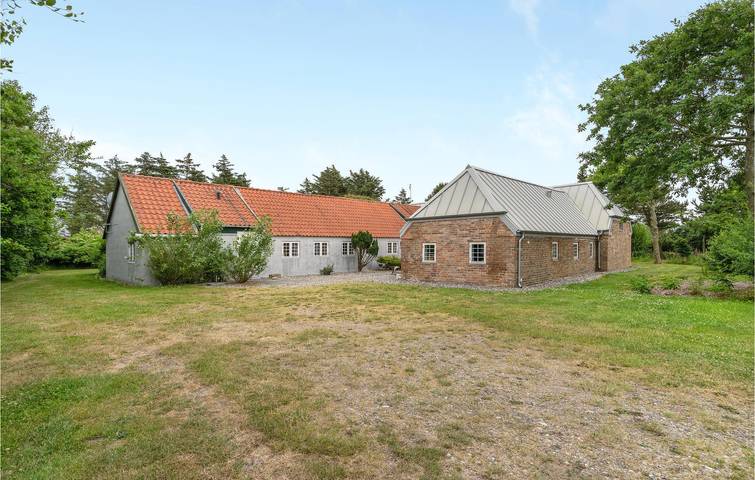 Ferieudlejning for 15 personer, med Terrasse og Have samt Sauna i Vedersø Klit