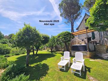 Location de vacances pour 3 personnes, avec jardin ainsi que piscine et jacuzzi à Lacave