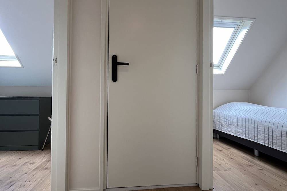 Ganze Wohnung, Kompaktes Apartment mit sonniger Terrasse, Toilette im Schlafzimmergeschoss. in Westfriesische Inseln