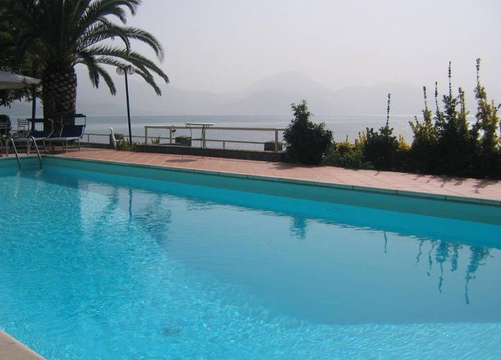 Villa per 5 persone, con terrazza e panorama nonché piscina e giardino, adatto a famiglie con bambini - 1